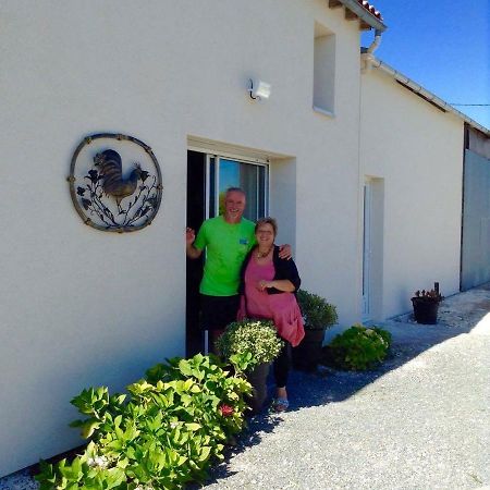 Châteaubernard Le Grillage A Poules Bed & Breakfast エクステリア 写真