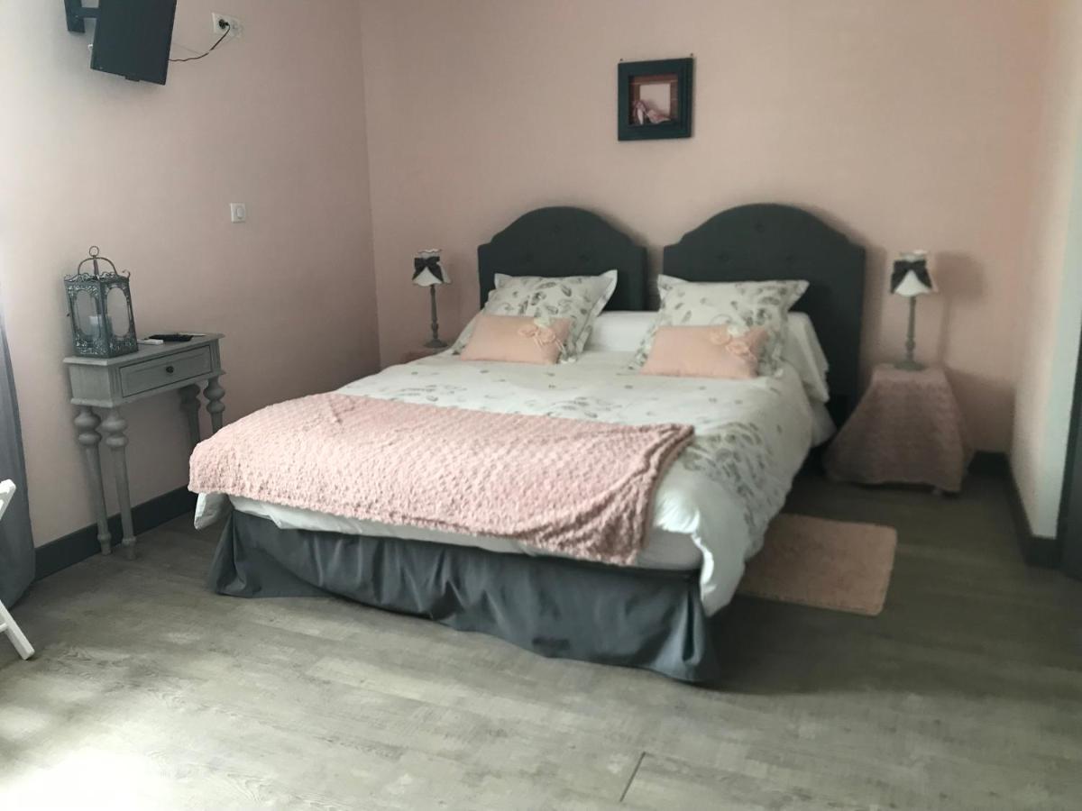 Châteaubernard Le Grillage A Poules Bed & Breakfast エクステリア 写真