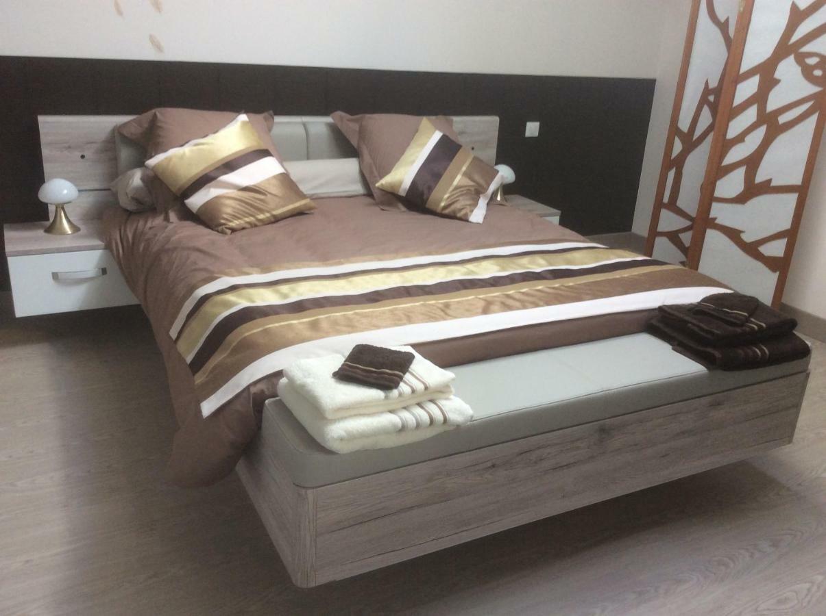 Châteaubernard Le Grillage A Poules Bed & Breakfast エクステリア 写真