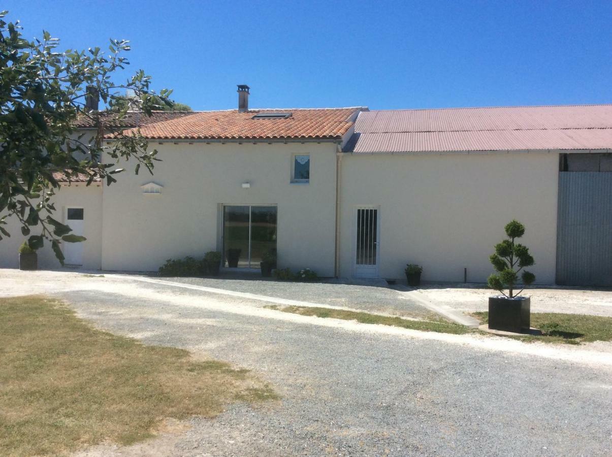 Châteaubernard Le Grillage A Poules Bed & Breakfast エクステリア 写真