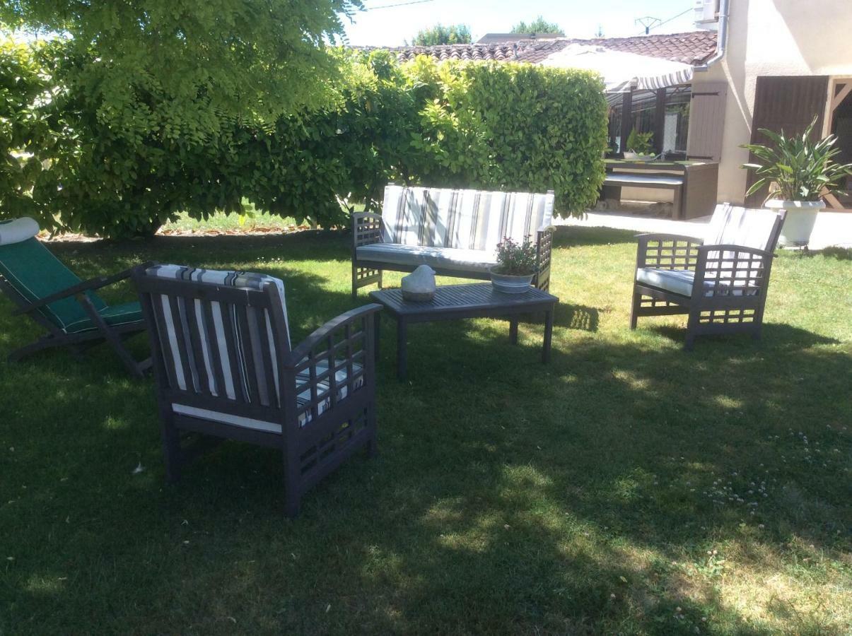 Châteaubernard Le Grillage A Poules Bed & Breakfast エクステリア 写真